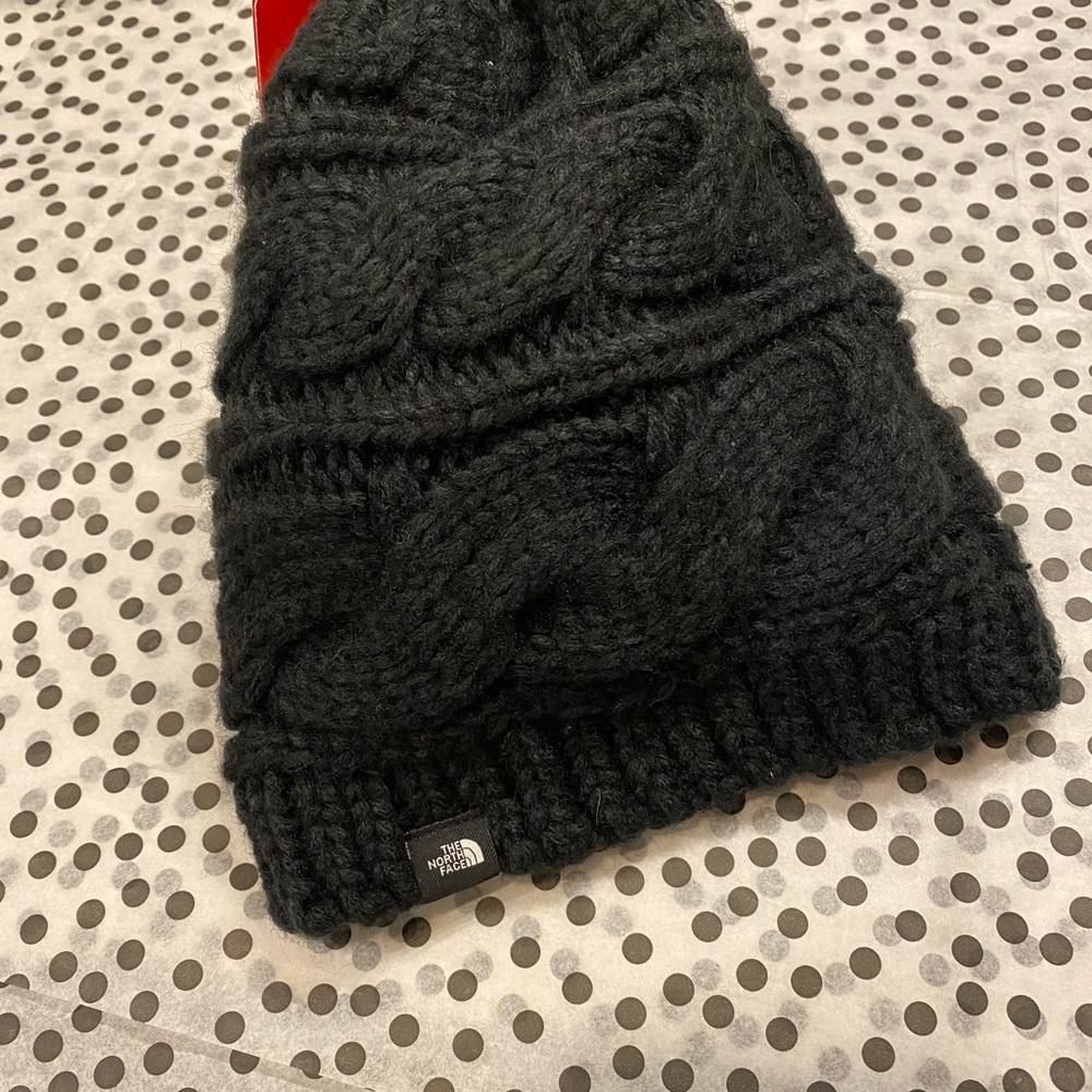 The North Face triple cable fur Pom beanie NWT - Picture 6 of 8